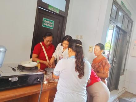 PELATIHAN DAN SOSIALISASI PMT LOKAL UNTUK KADER POKMAS
